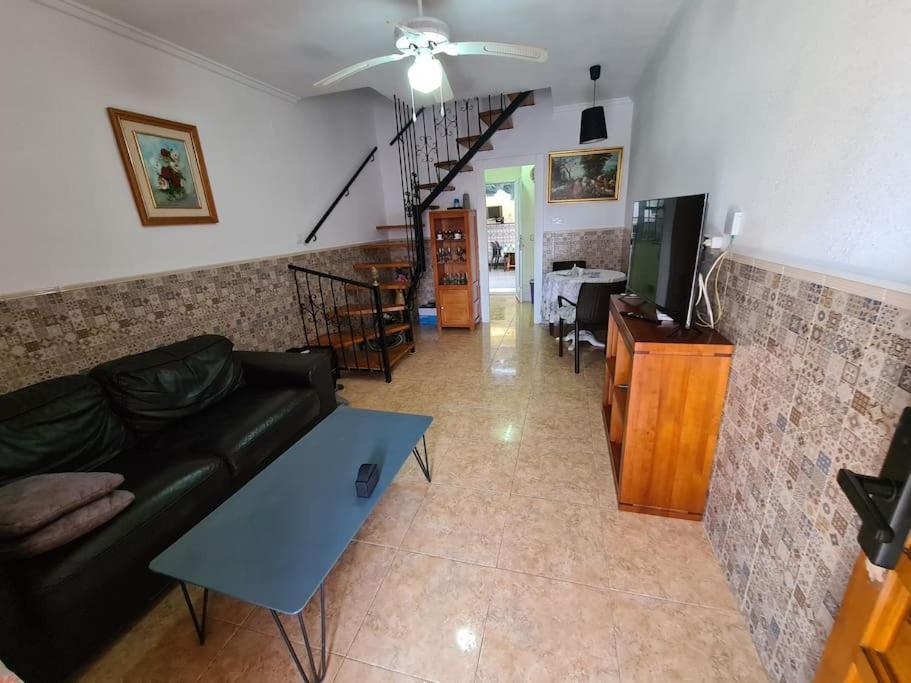 Marble Manor Guest House Los Alcazares Bagian luar foto