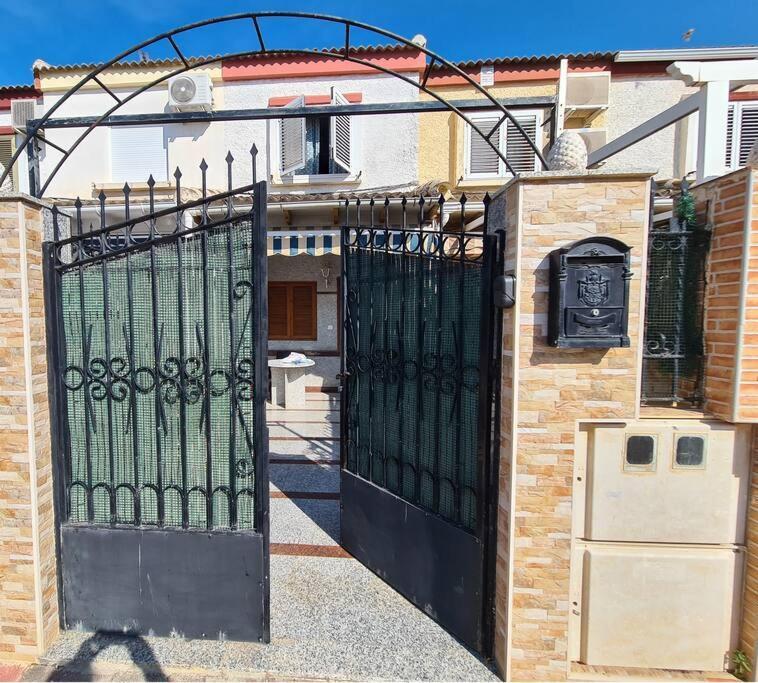 Marble Manor Guest House Los Alcazares Bagian luar foto